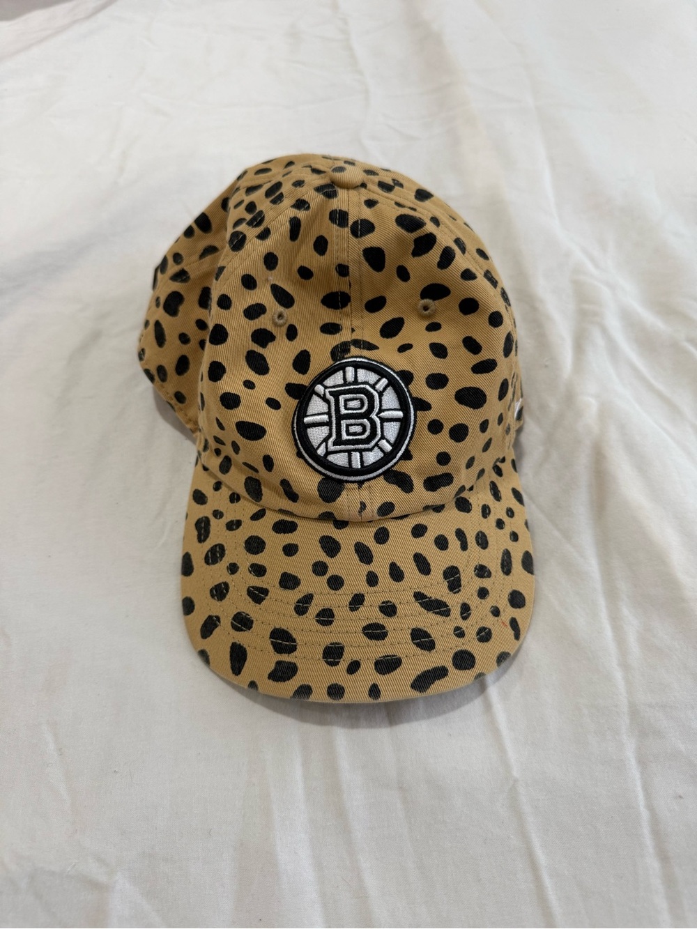 Boston bruins women’s Tan Leopard Print Baseball Cap